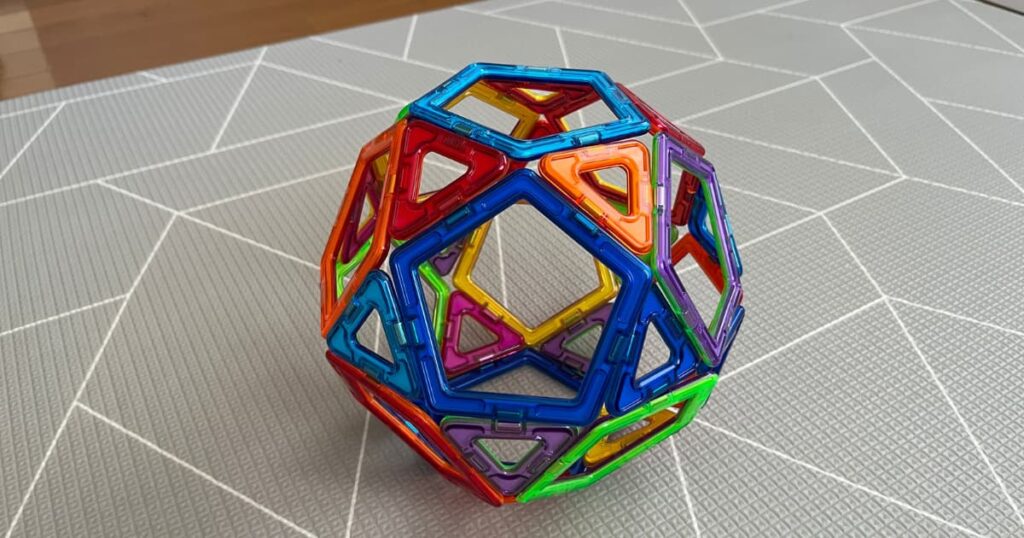 マグフォーマー作例 大きなボール(二十・十二面体)