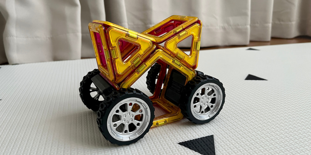 車輪2ピースマグフォーマー75ピースと車輪2つ - 知育玩具